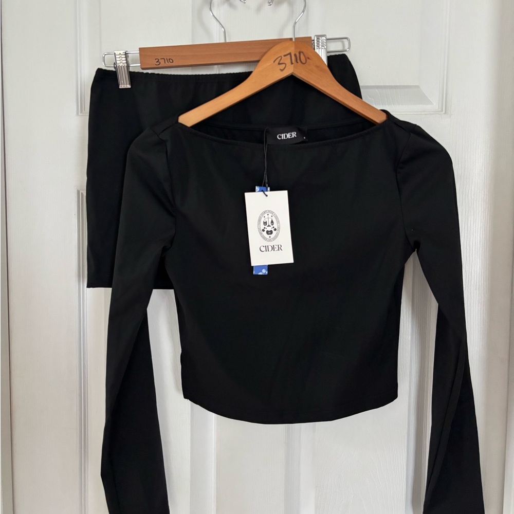 Cider Elegant Black Crop Top